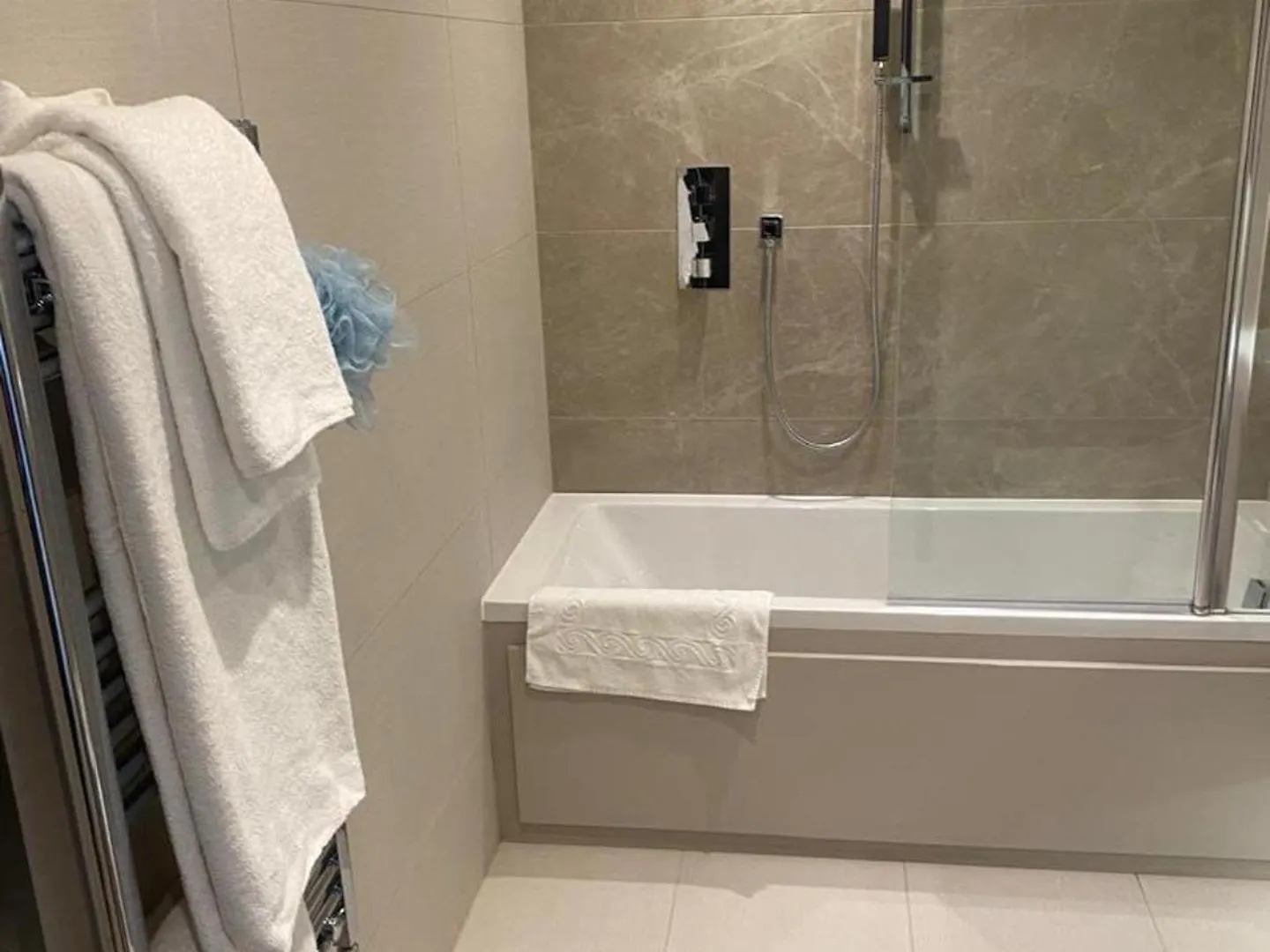 Cosy London Apartment Near River Thames 0*,